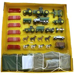 John Deere Toys 46276 Farm Playset, 5 years and Up